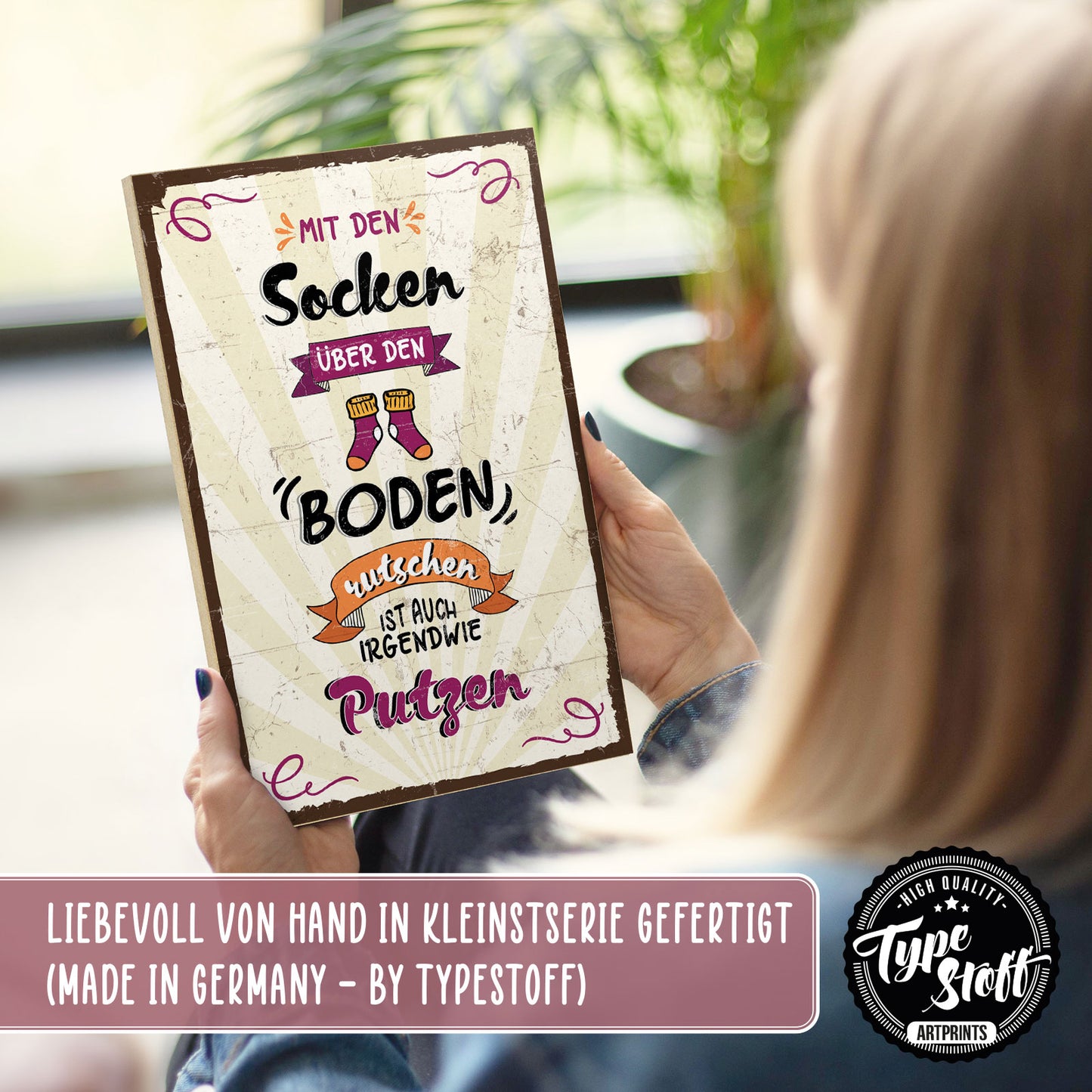 Holzschild mit Spruch - Mit den Sockn über den Boden – HS-GH-01094