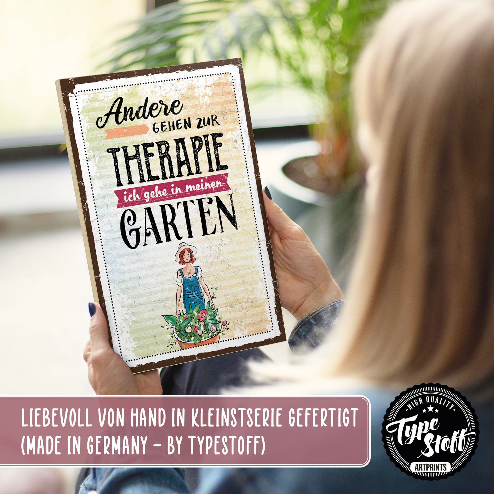 Holzschild mit Spruch - Garten - Andere gehen zur Therapie – HS-GH-008