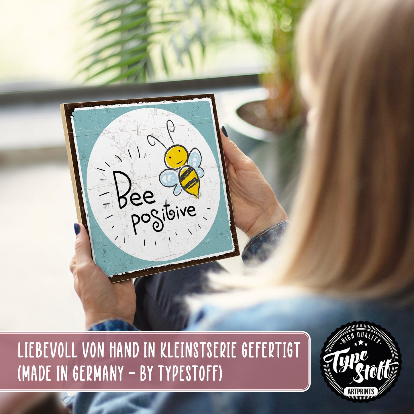 Holzschild mit Spruch - Hygge - bee positive – HS-QN-00994