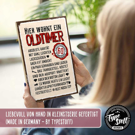 Holzschild mit Spruch - Hier wohnt ein Oldtimer 60 - HS-GH-01472